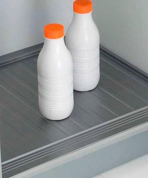 Tapete bajo fregadero PROTEC para gabinete de 1000 mm, medida 960 x 600 x 1.5 mm, color plata